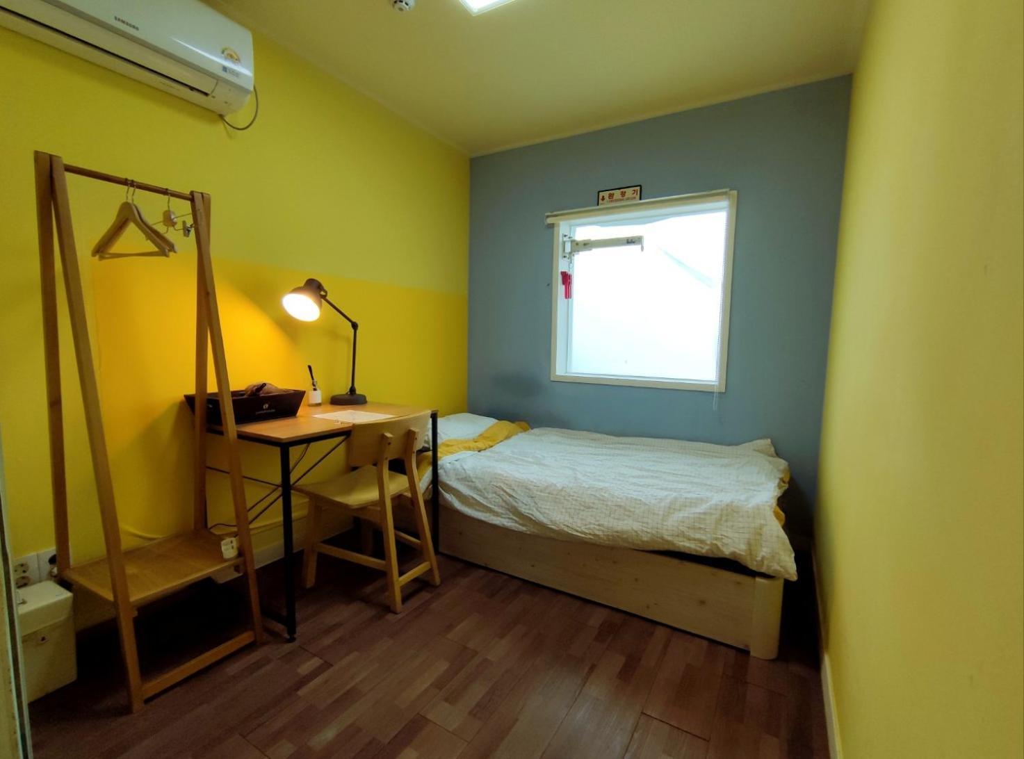 24 Guesthouse Sinchon Avenue Seoul Exteriör bild